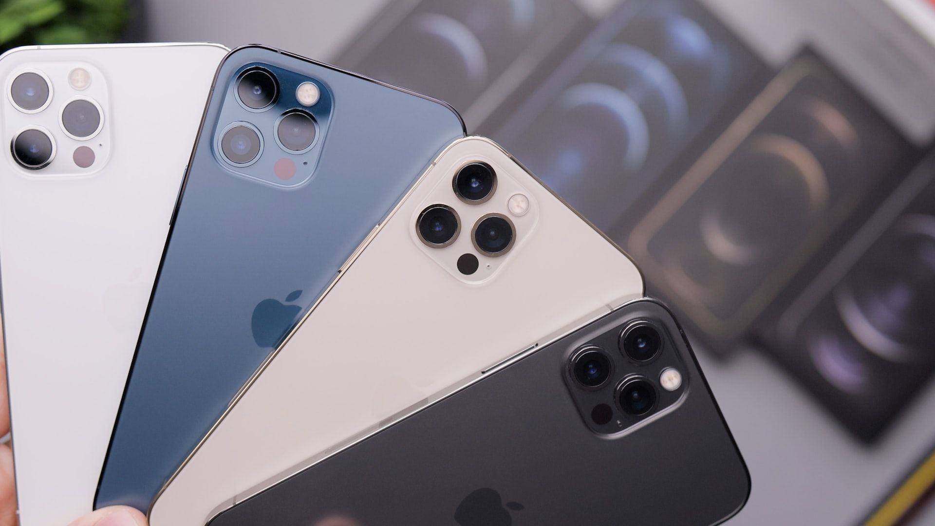 Different iPhone color variants