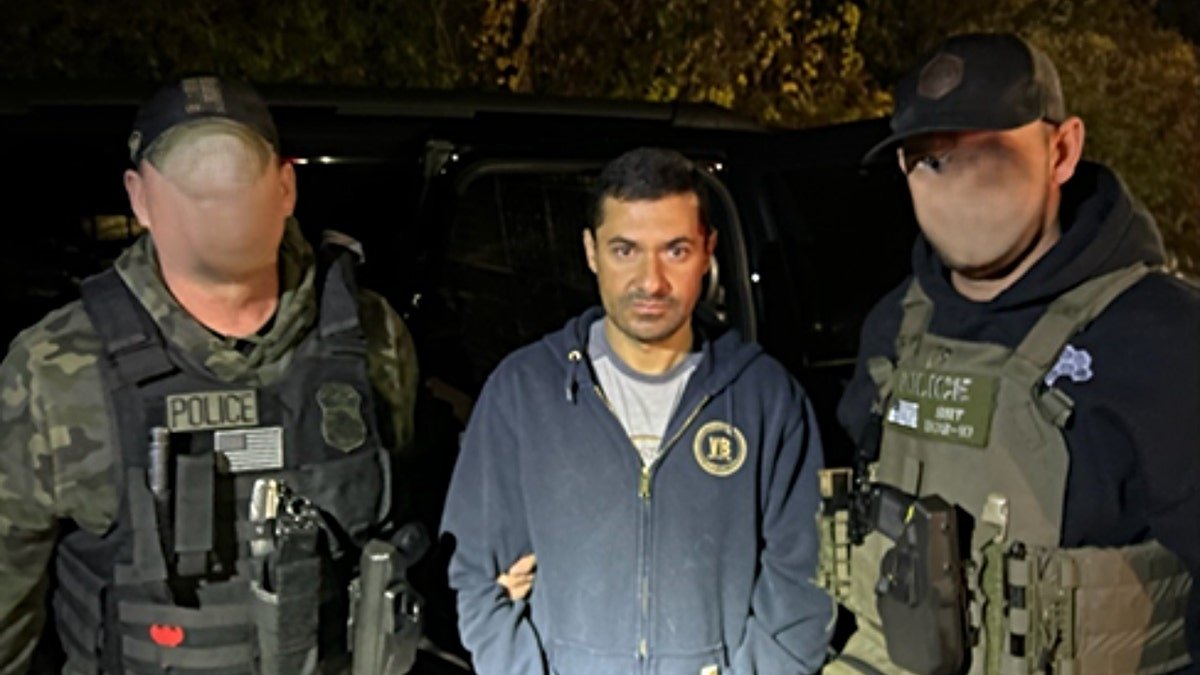 A photo of Andre Tiago Lucas being apprehended by ICE in 2024