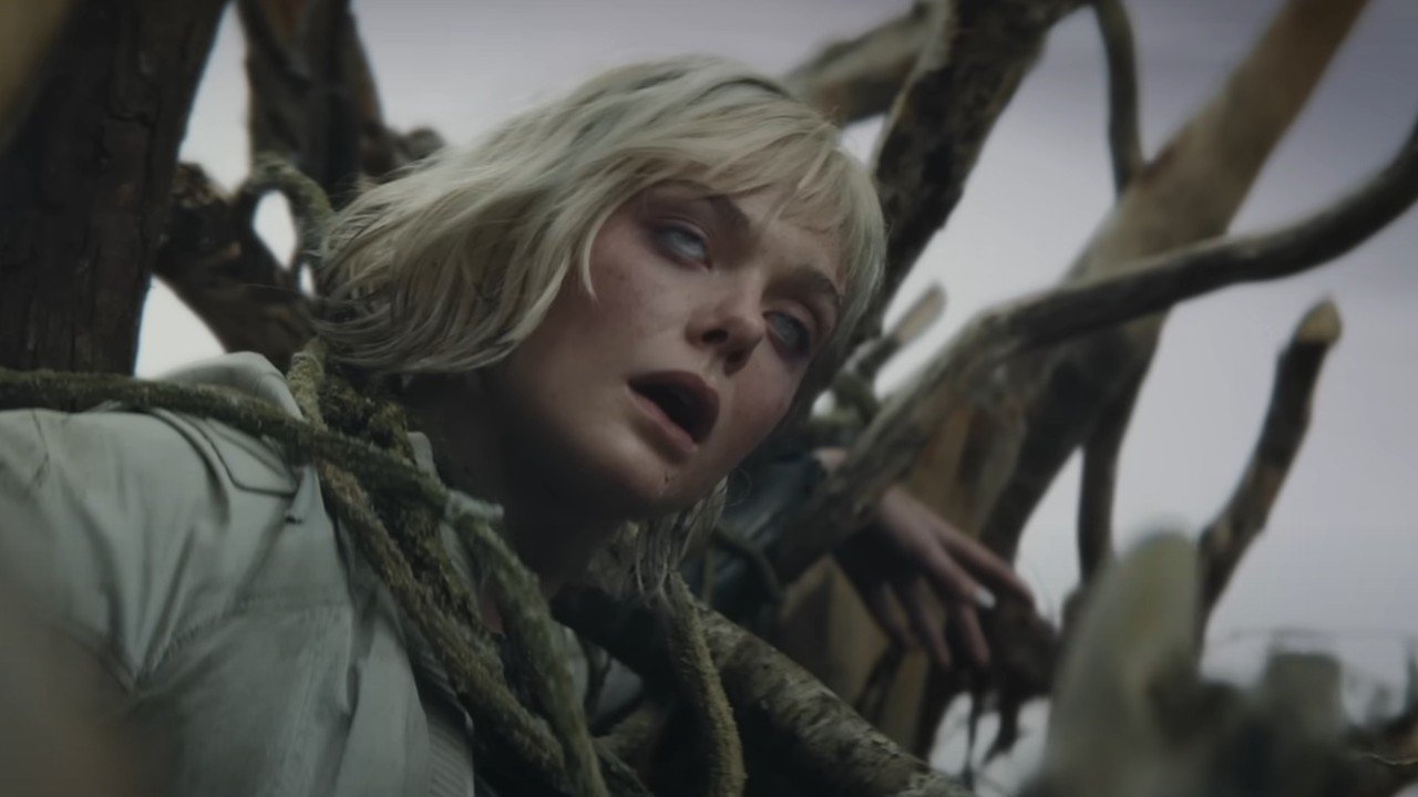 Elle Fanning with white eyes in Predator: Badlands