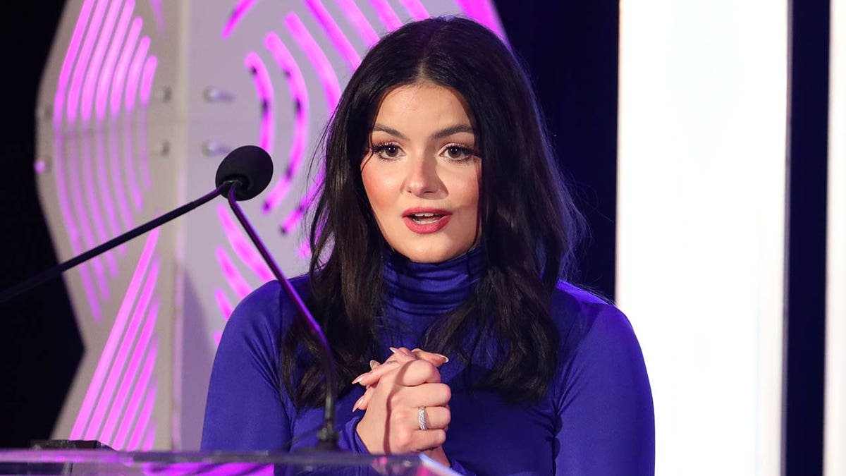 ariel winter speaks on stage at legacy ball