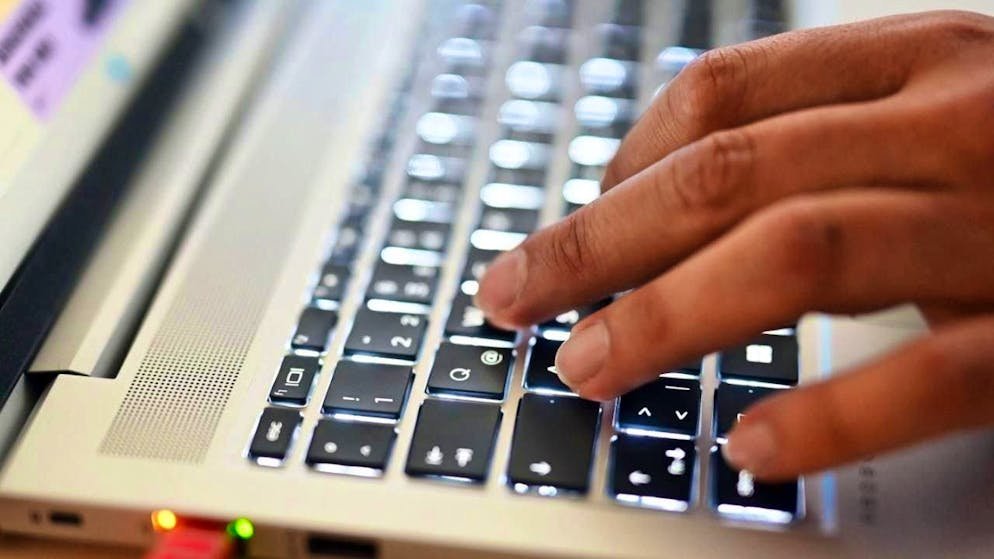 Cyberattacks on Swiss companies have continued to increase - but not quite as severely as the European average. (symbolic image)