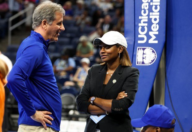 Sky principal owner Michael Alter, left, speaks to co-owner and operating chairman Nadia Rawlinson during halftime of a game against the Dream on Thursday, Aug. 7, 2025, at Wintrust Arena. (Eileen T. Meslar/Chicago Tribune)