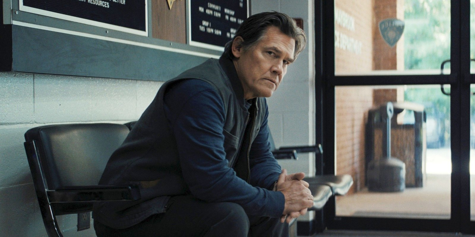 josh_brolin_glaring_to_the_side_in_weapons.jpg