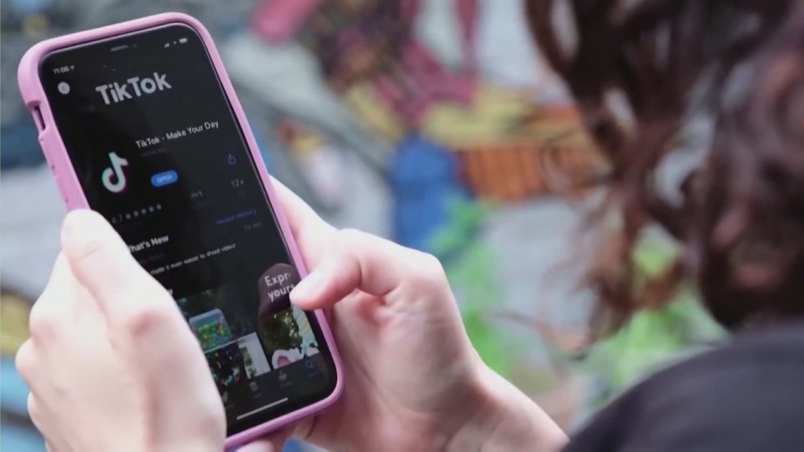 Click to play video: '‘We’re failing our children’: Canada tables social media ban bill for anyone under 16'